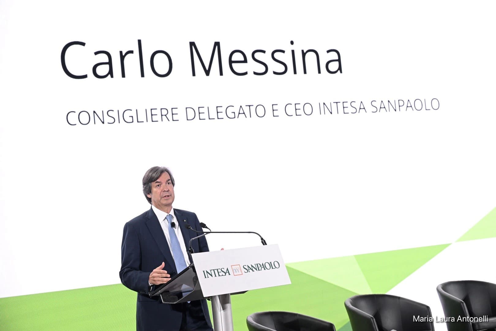 Intesa Sanpaolo, 1,5 miliardi di euro per il sociale entro il 2027