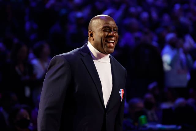 Magic Johnson è diventato miliardario: è il quarto atleta professionista della storia