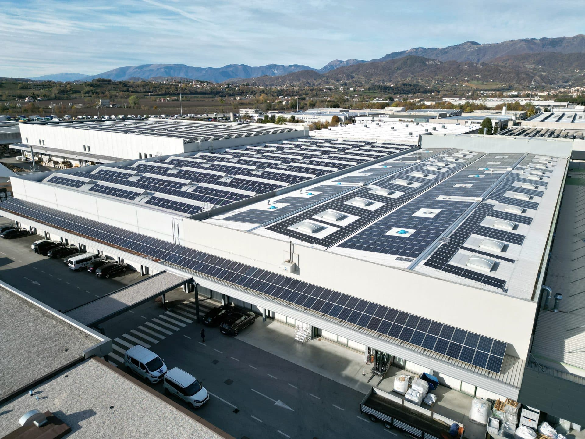 Automazione, tecnologie avanzate e nuove competenze: dentro la fabbrica intelligente di Tecnosystemi