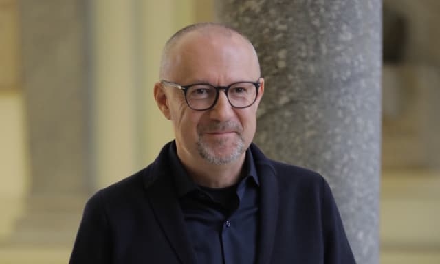 Sandro Veronesi cambia nome alla sua azienda: Calzedonia diventa Oniverse