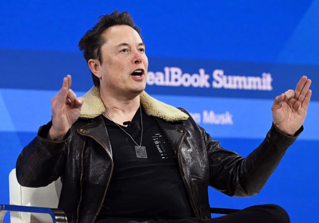 Musk agli inserzionisti in fuga: “Andate a farvi fottere”. E la destra su X chiede di boicottare Disney+