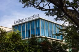 EssilorLuxottica vola in Borsa dopo l’annuncio dei conti record