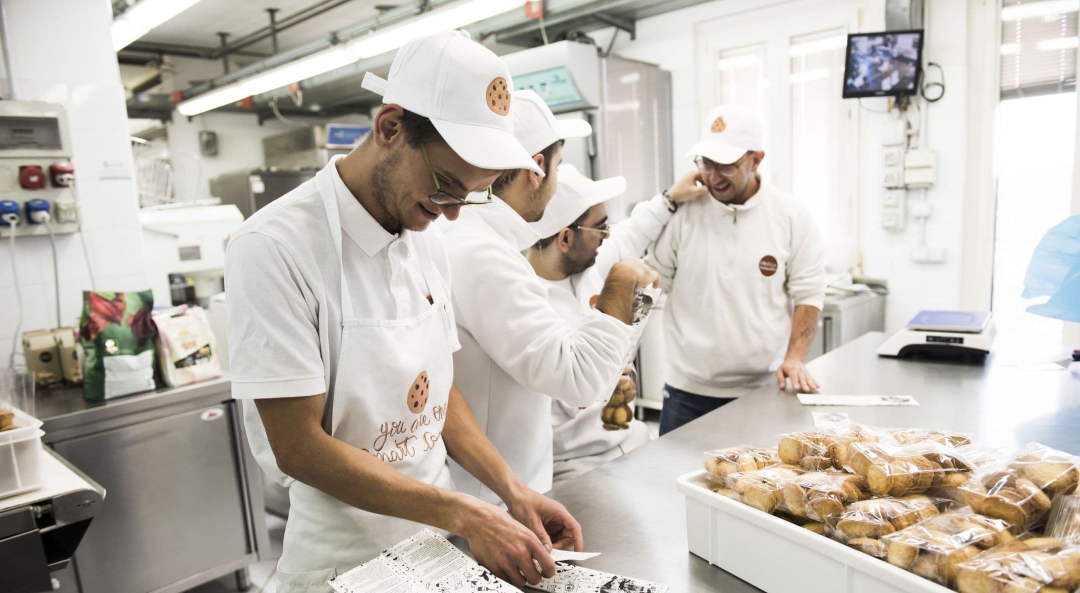 Il biscotto dell'inclusione: così Frolla inserisce nel mondo del lavoro ragazzi e ragazze con disabilità