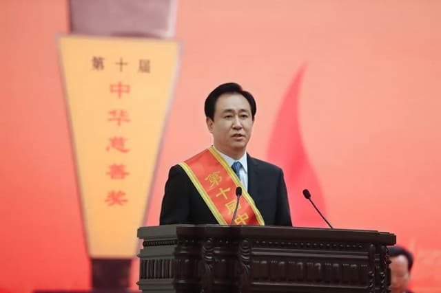 Il fondatore di Evergrande è accusato di avere gonfiato i ricavi per 78 miliardi di dollari