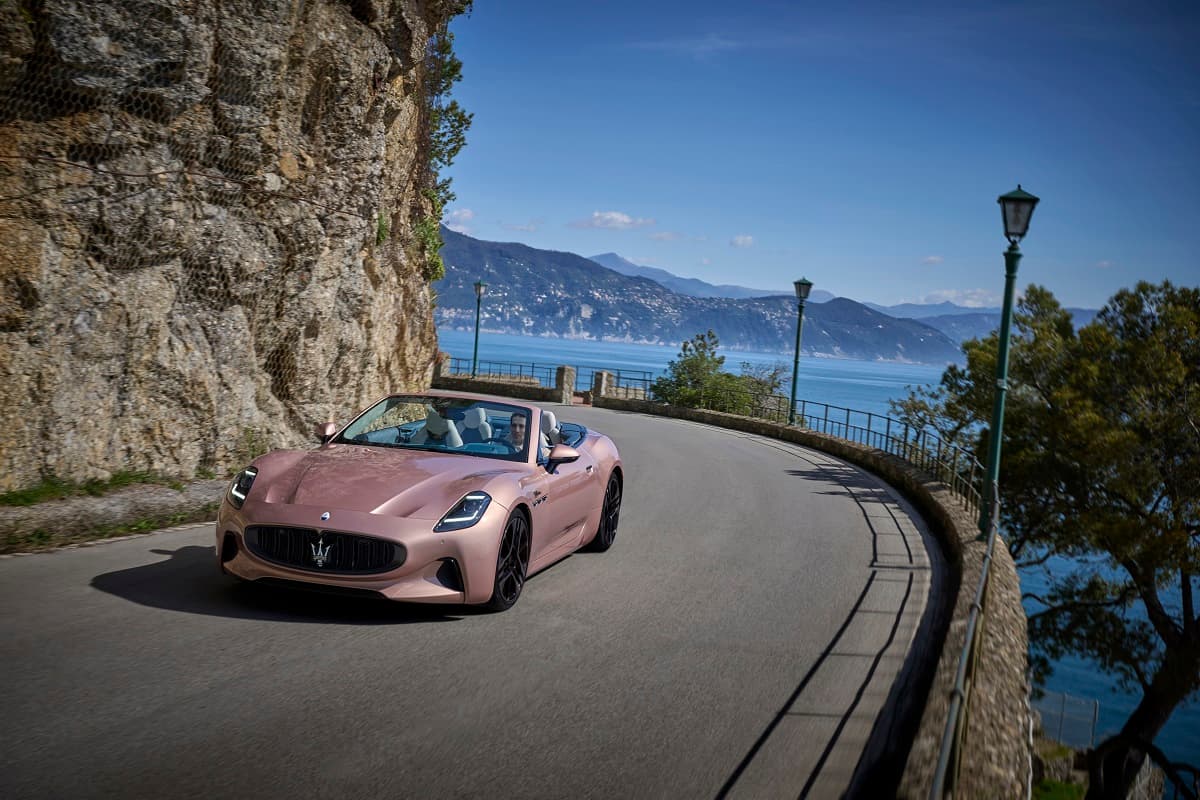 Maserati GranCabrio Folgore, la cabrio elettrica made in Modena