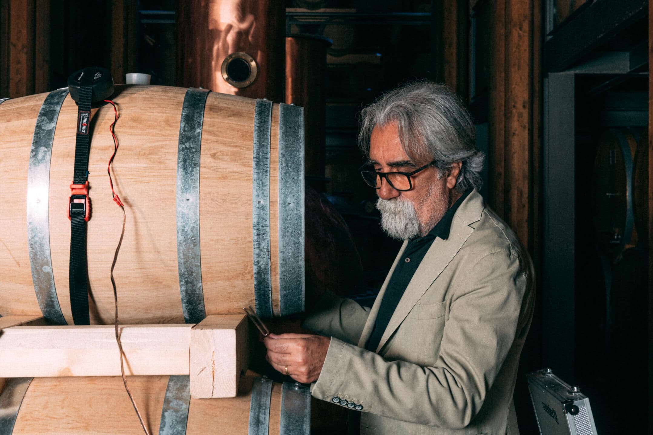 Dentro la cantina di Beppe Vessicchio, dove la musica migliora il vino