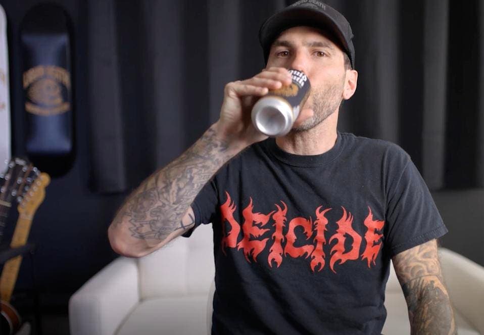 La storia di Mike Cessario, il genio del marketing che ha creato l'unicorno dell'acqua in lattina