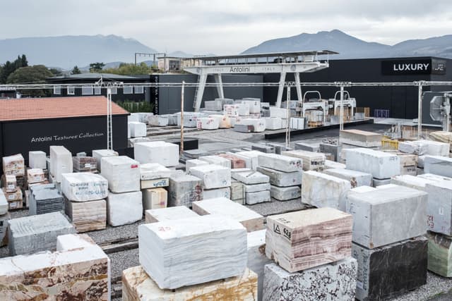 Più di 500 imprese, 4.300 addetti e 2.000 anni di storia: alla scoperta del distretto veneto del marmo