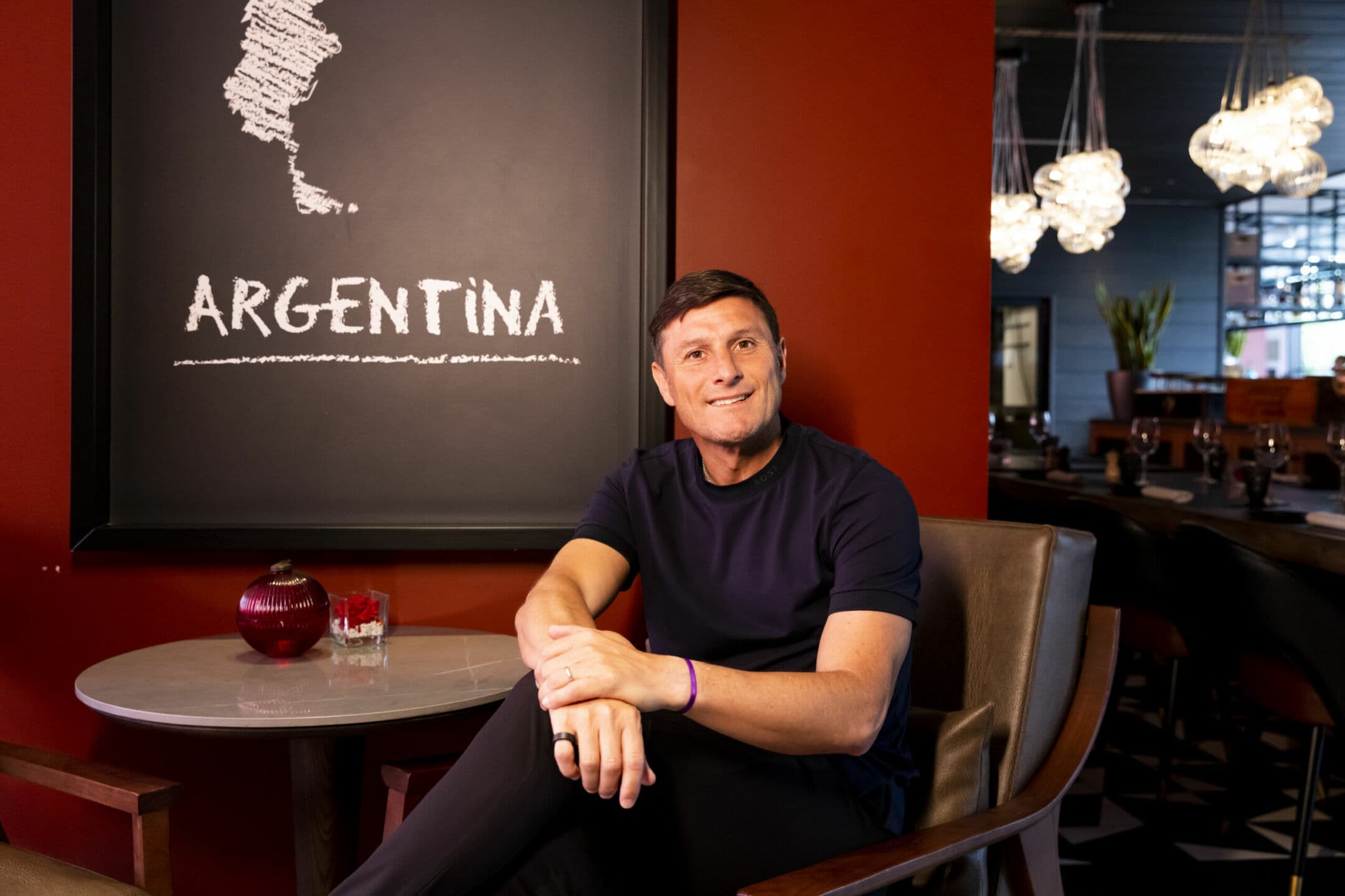 Dal calcio alla ristorazione: la secondo vita milanese di Javier Zanetti tra carne e vini argentini