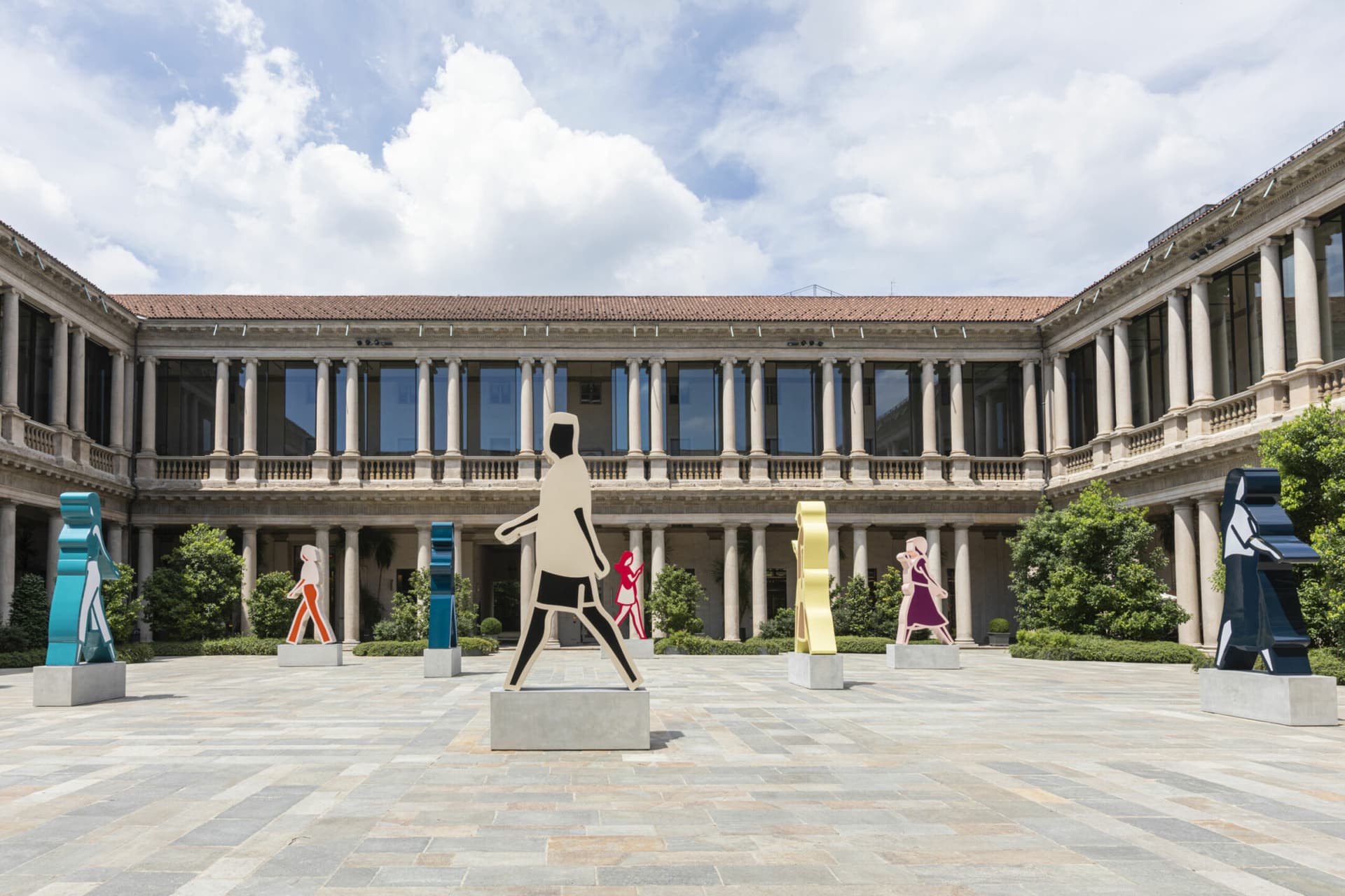 Julian Opie arriva a Milano con un’installazione che ha come protagonisti personaggi scelti dalla strada