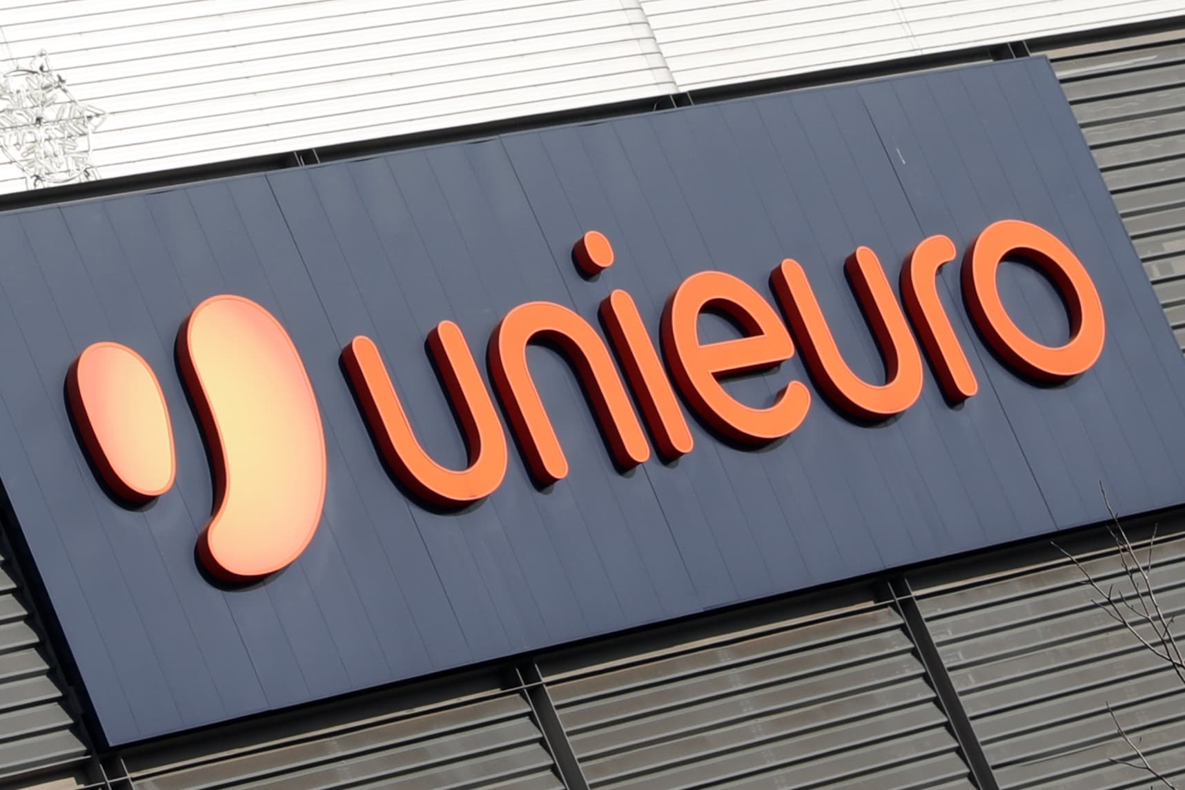 Il gruppo Fnac Darty del miliardario Daniel Křetínský vuole comprare Unieuro