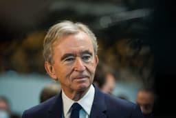 Boom delle azioni Lvmh in Borsa: la fortuna di Bernard Arnault aumenta di 19 miliardi di dollari