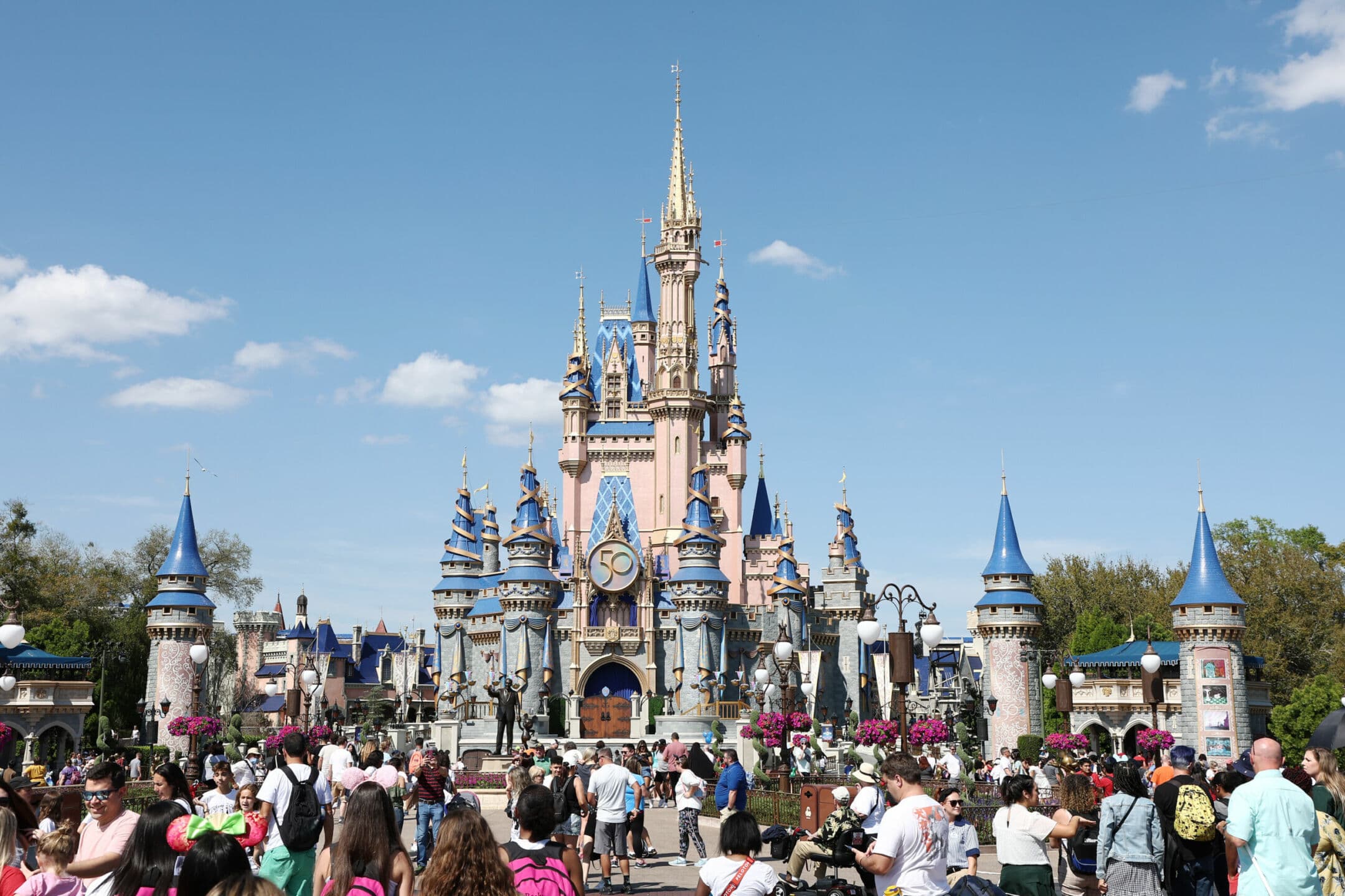 Disney cambia la sua posizione su una denuncia per morte ingiusta nel suo parco a tema in Florida: ora il caso può procedere in tribunale
