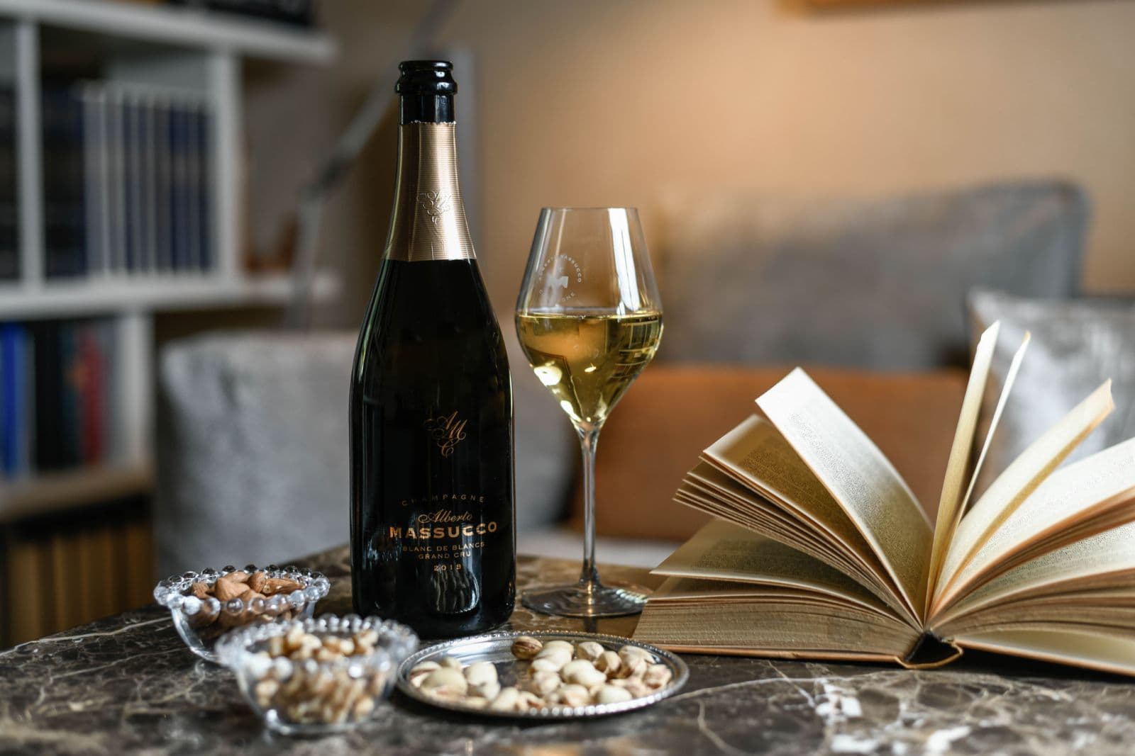 Dall'aperitivo alla cena, 15 bottiglie per celebrare Ferragosto