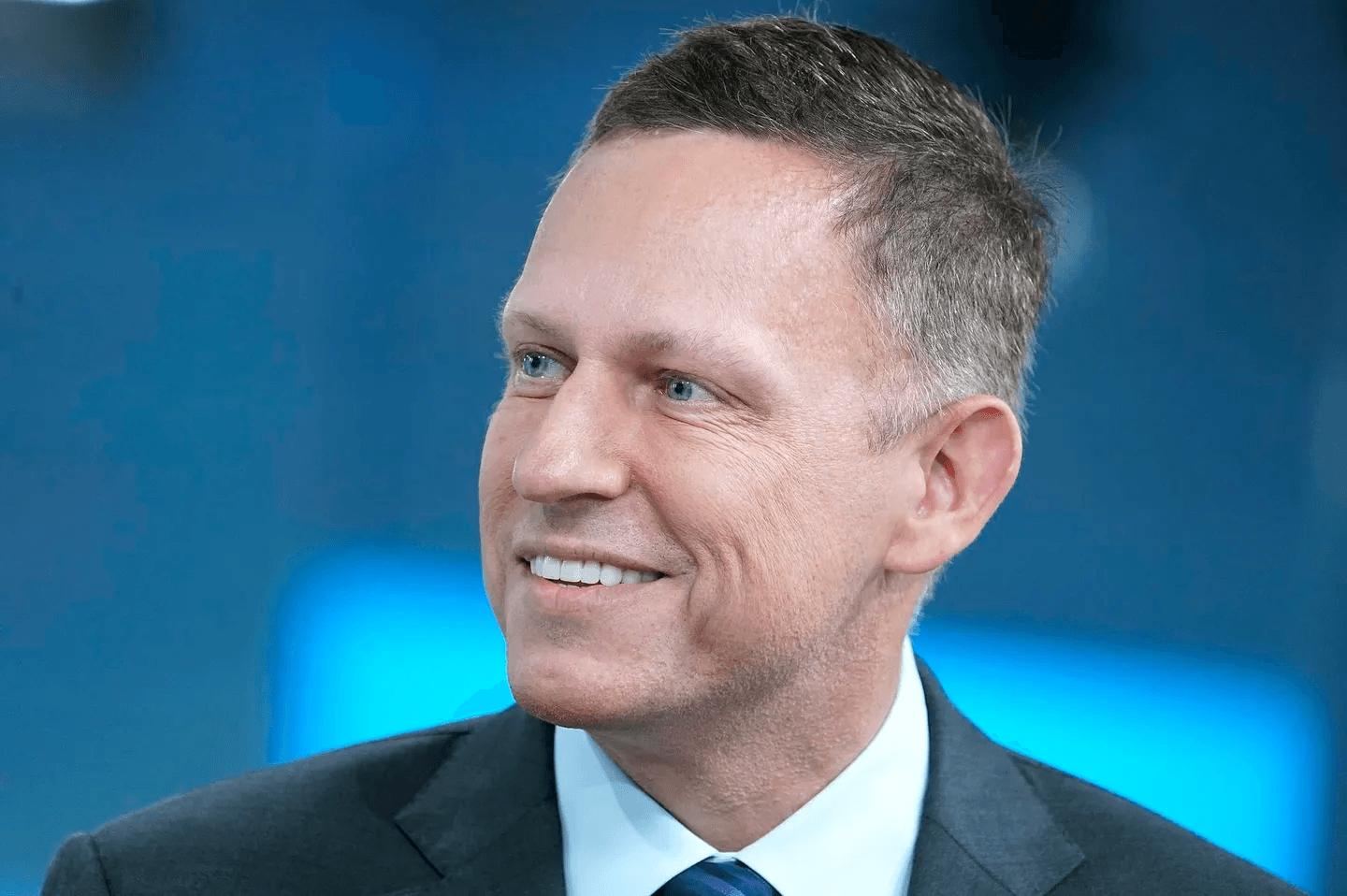 Il miliardario Peter Thiel ha venduto 600 milioni di dollari di azioni della società che ha co-fondato