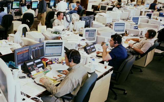 Banche Usa contro il superlavoro. Ma il limite resta comunque di 80 ore settimanali