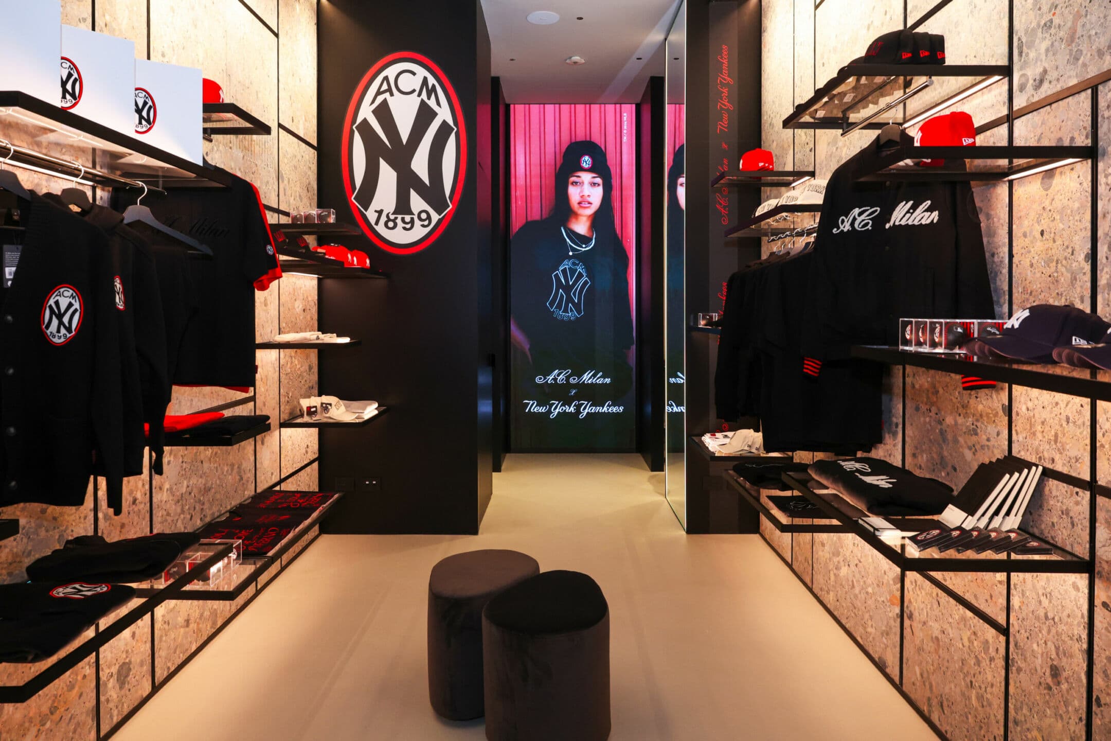 AC Milan e New York Yankees inaugurano la nuova boutique dei rossoneri nel cuore di Milano