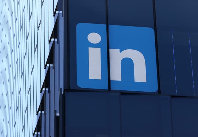 LinkedIn, multa da 310 milioni di euro per aver violato le regole sulla privacy dell’Ue