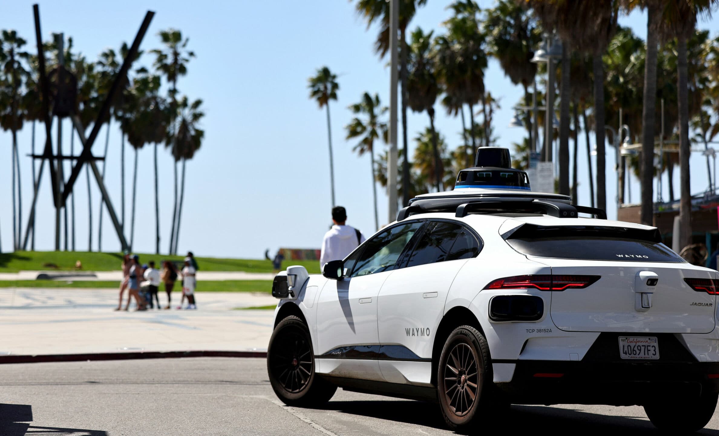 Waymo continua la sua crescita: 150.000 corse in robotaxi e 1 milione di chilometri a settimana