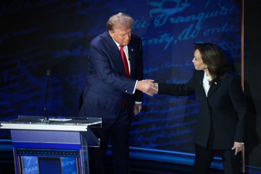 America First, politica estera e piani vaghi sull'economia: i programmi di Trump e Harris a confronto