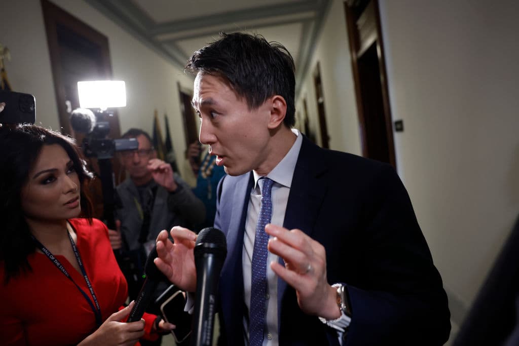 L'accusa dall'America: TikTok sa di creare dipendenza in meno di un'ora (e non fa niente per evitarlo)