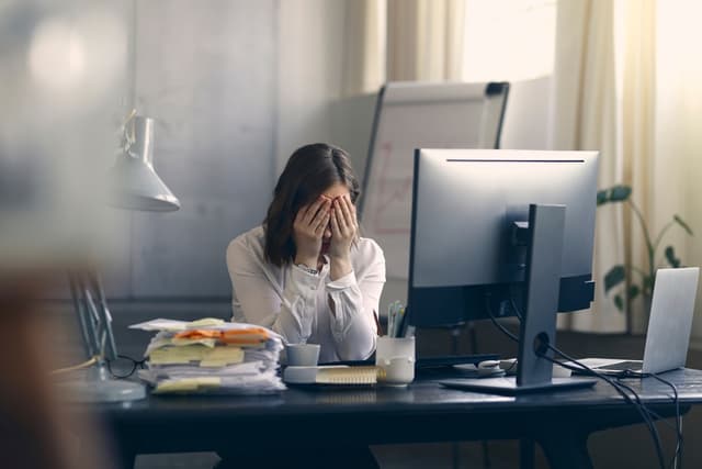 Giornata mondiale della salute mentale: ogni anno si perdono circa 12 miliardi di giornate lavorative a causa di depressione e ansia