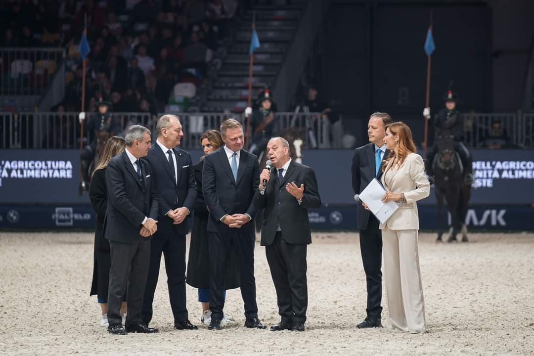 Il direttore di Forbes Italia premiato a Fieracavalli a Verona per l’impegno nell’ippica
