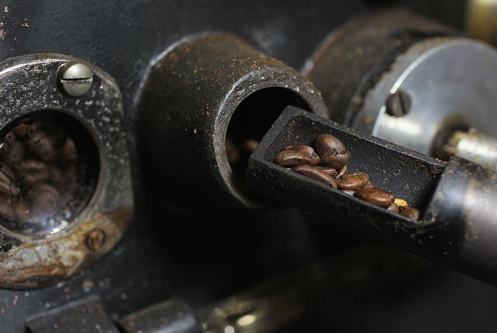 Il caffè ai massimi da quasi 50 anni. Le cause? Dal maltempo al regolamento Ue sulla deforestazione