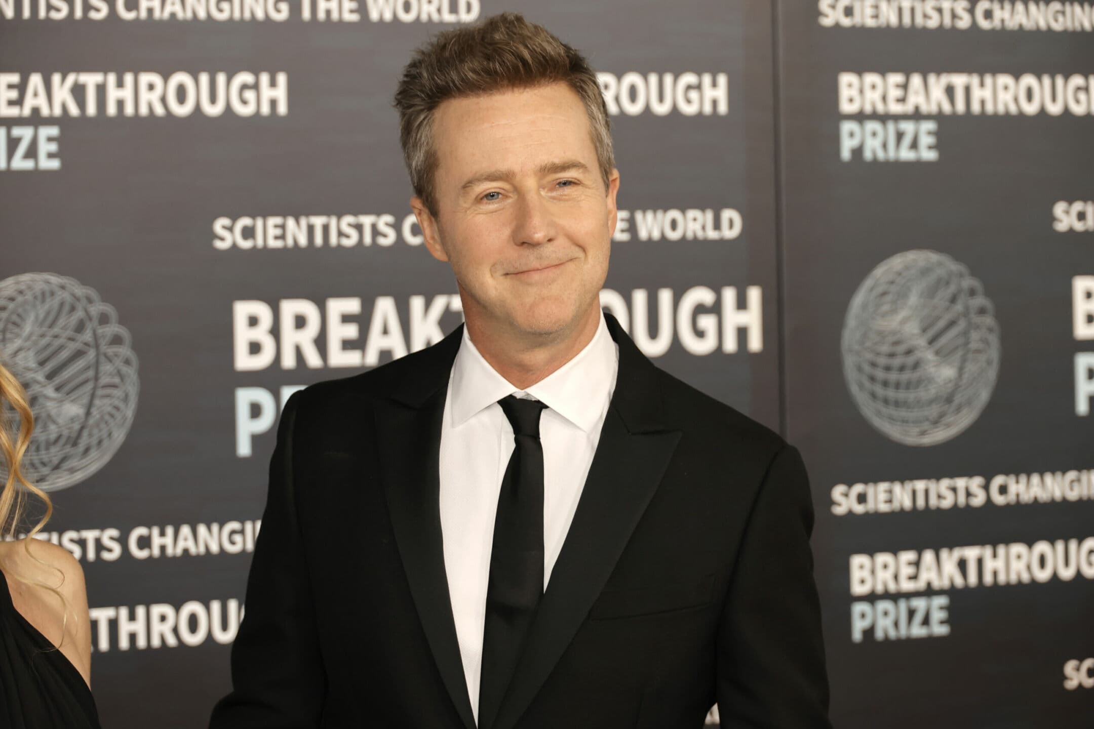 Gli investimenti in startup, la filantropia e il nuovo film su Bob Dylan: Edward Norton si racconta a Forbes