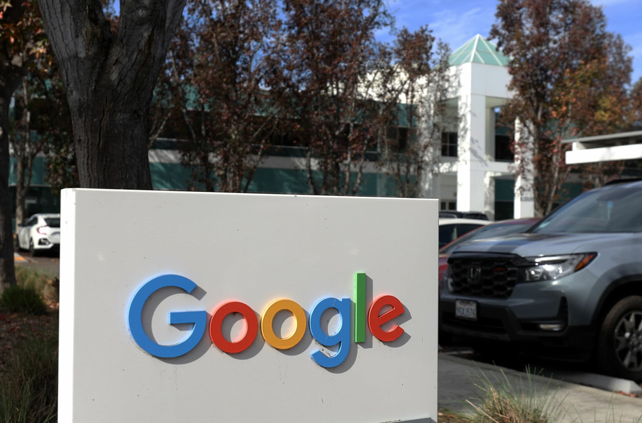 Le azioni di Alphabet calano del 5% mentre il Dipartimento di Giustizia spinge per la vendita di Chrome