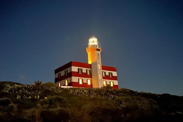 Volo in elicottero e cena stellata: l'esperienza di lusso di Faro Capel Rosso all'Isola del Giglio