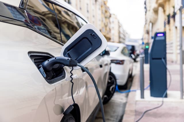 Auto elettriche, Europa ha già investito 200 miliardi di euro per rilanciare il settore
