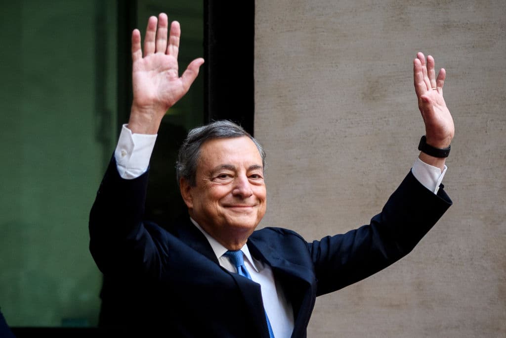 Draghi: “L’Ue deve agire come un unico stato”. E rilancia: “Servono 800 miliardi l’anno”