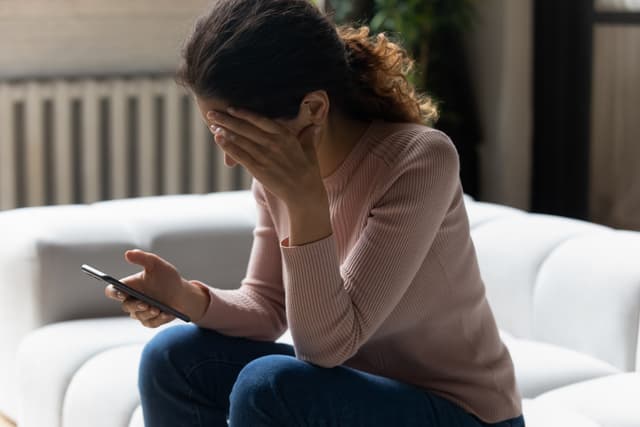 Quasi il 30% della GenZ conosce una vittima di revenge porn, ma la propensione alla denuncia è bassa