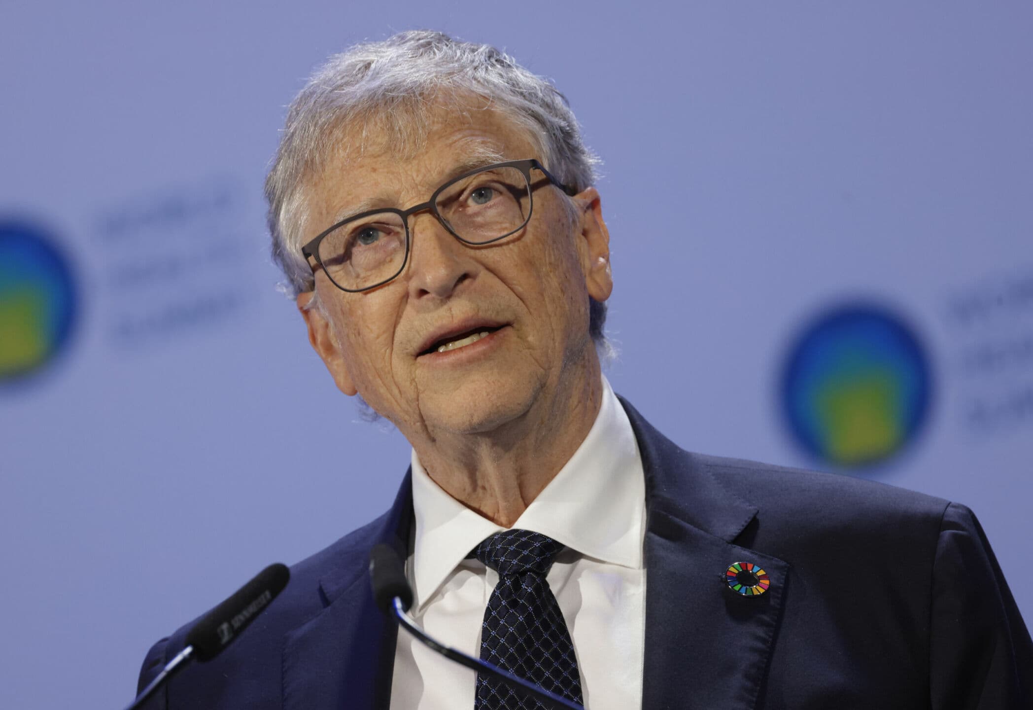 Bill Gates e altri 4 miliardari hanno donato 1 miliardo per combattere la povertà con l'intelligenza artificiale