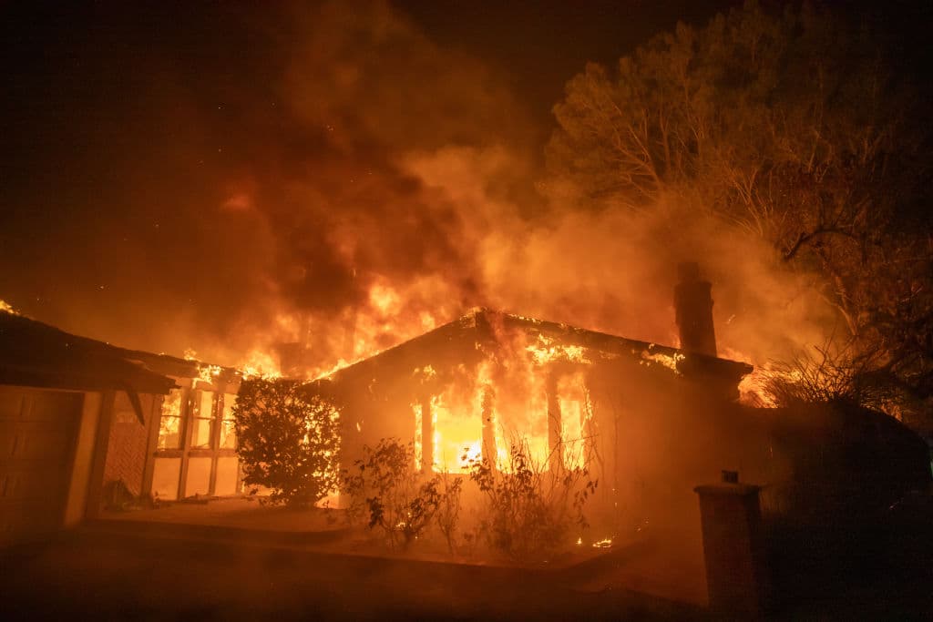 Miliardari e celebrità in aiuto alle vittime degli incendi di Los Angeles: chi ha donato finora