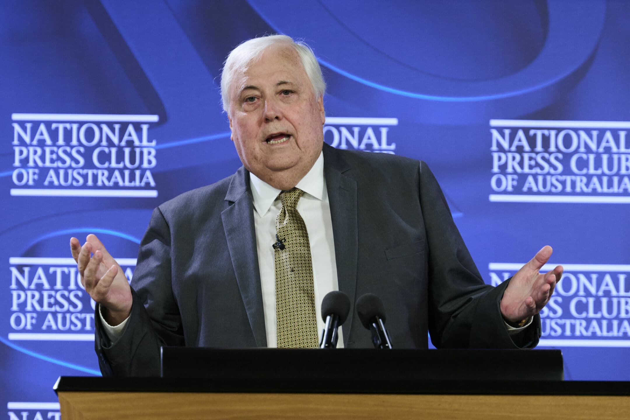 Il miliardario australiano Clive Palmer ha lanciato un partito politico ispirato a Trump: cosa c'è da sapere