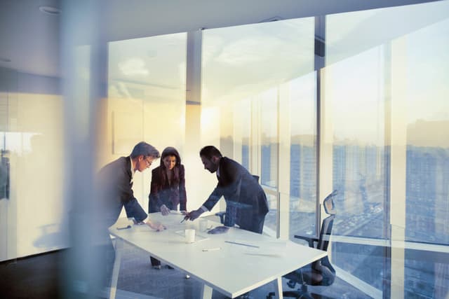 In Italia calano le imprese guidate da under 35: in dieci anni 153mila attività in meno