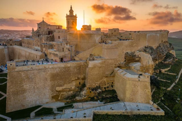 Alla scoperta di Malta tra gallerie d’arte, siti millenari e pietanze gourmet