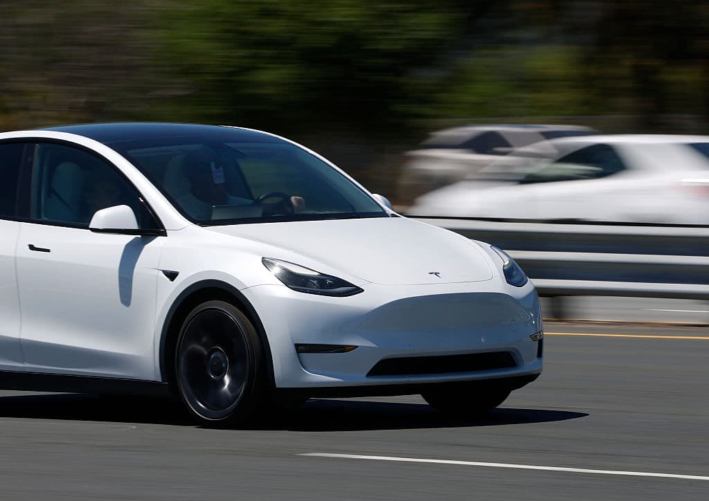 Tesla crolla in Europa: ad aprile -52,6% delle immatricolazioni