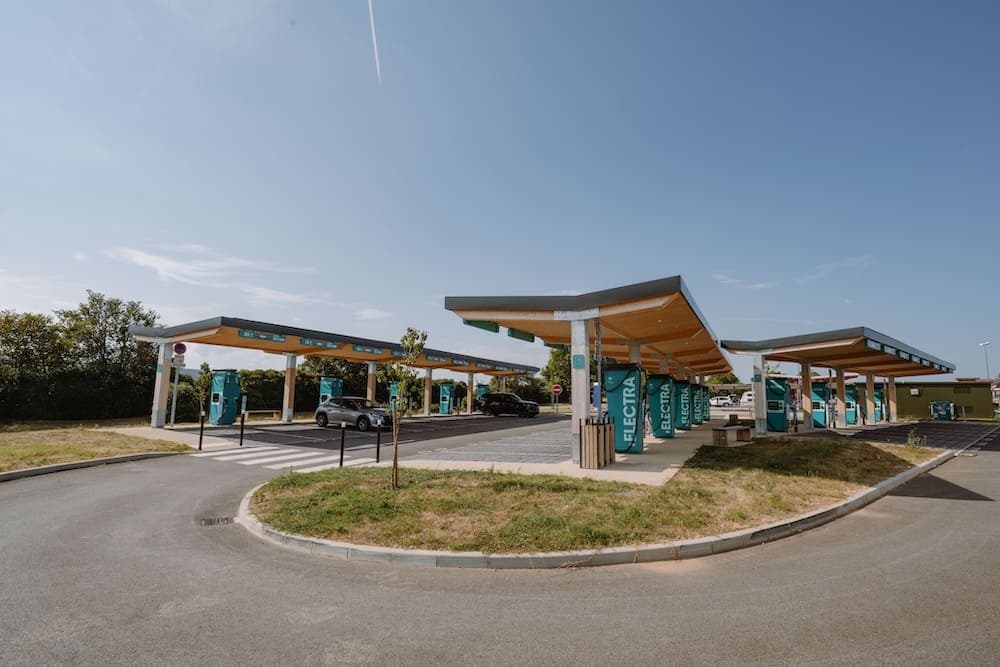 Electra ottiene 433 milioni di euro ed espande la sua rete di ricarica ultraveloce in Europa