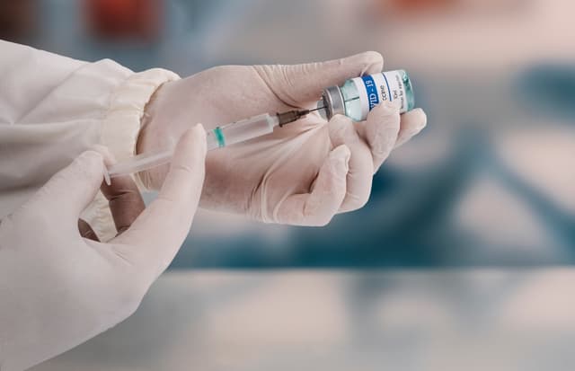 Il crollo delle vendite dei vaccini Covid-19 sta distruggendo le fortune dei miliardari del biotech