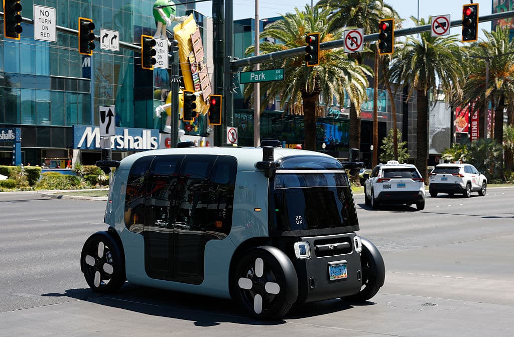 Zoox di Amazon lancia la sfida a Waymo: via al servizio di robotaxi a Las Vegas
