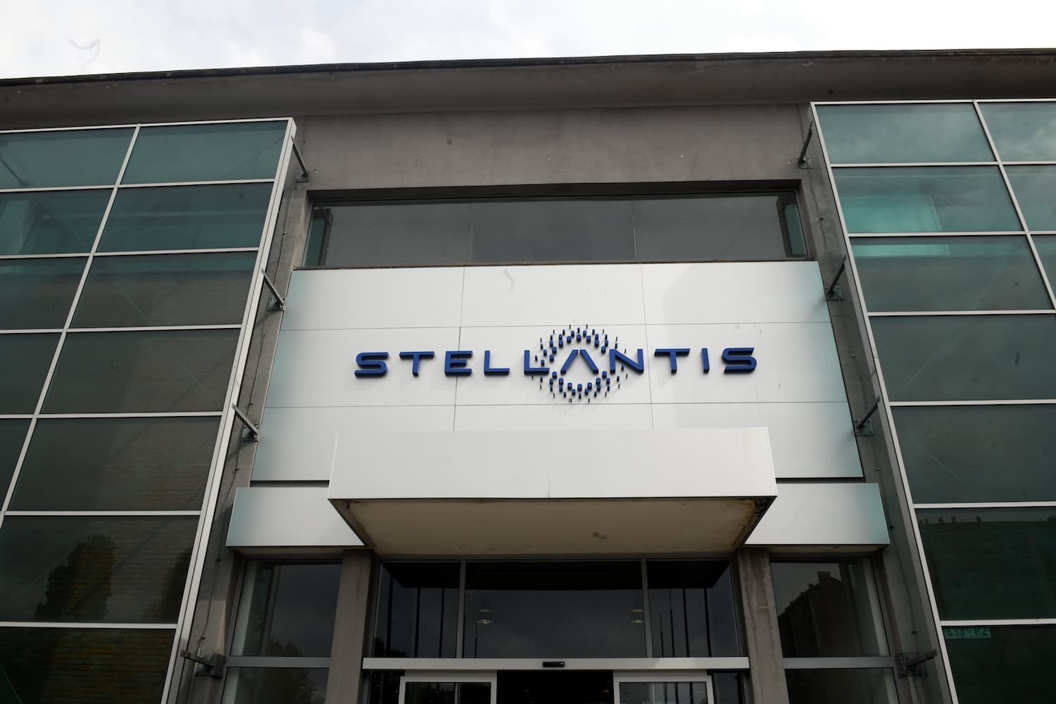 Crolla la produzione di Stellantis in Italia: -31,5% nei primi nove mesi del 2025