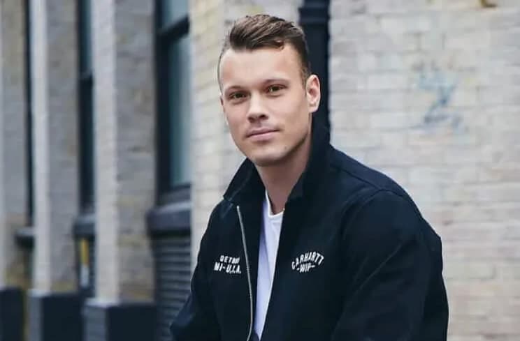 Una startup inglese ha raccolto 200 milioni di dollari per trasformare i manuali aziendali in video IA