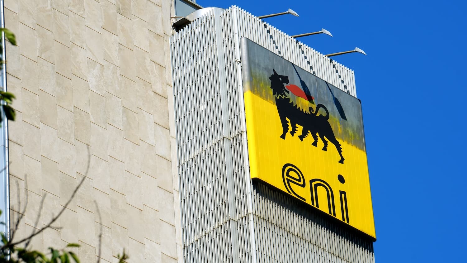 I giganti dell’energia in cima alla classifica delle aziende italiane che fatturano di più: sul podio Eni, Enel e Gse