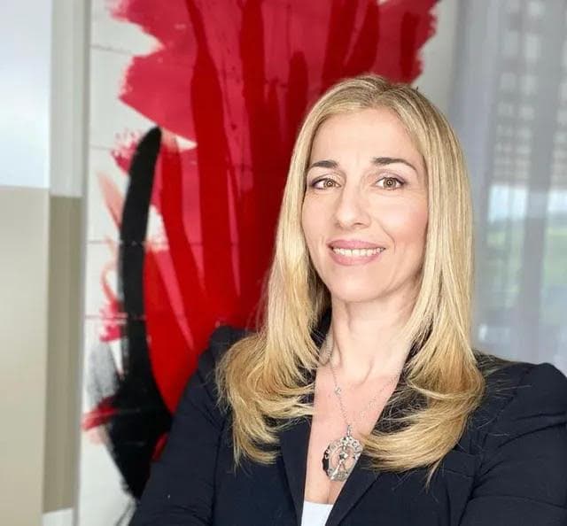 La piattaforma digitale di Rosa Di Caprio: l'uso dell'IA per generare proposte in più lingue