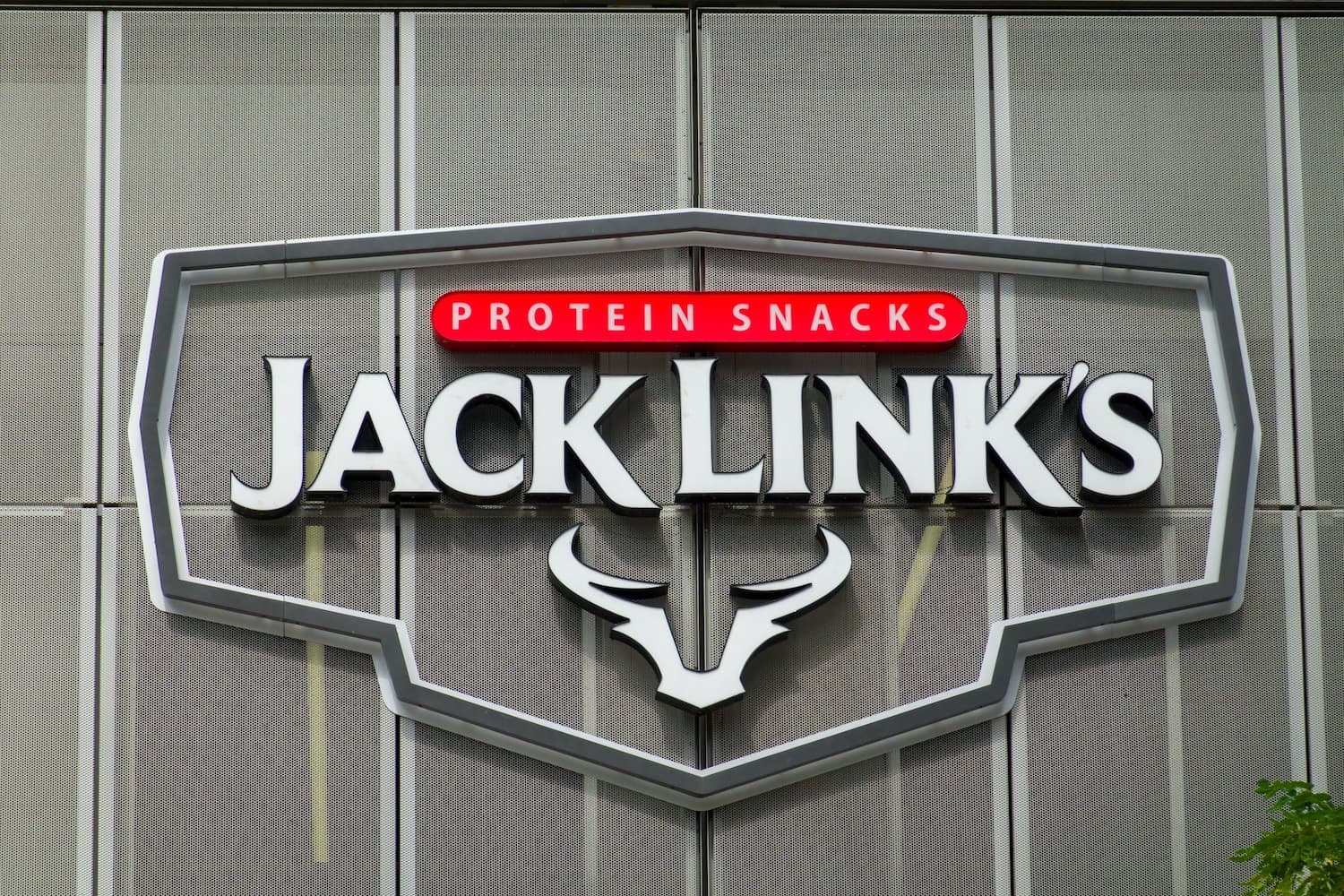 La storia di Jack Link, il re della carne essiccata diventato miliardario con la ricetta del bisnonno