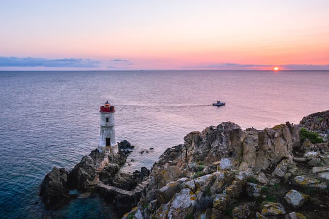 Mare d’inverno in Italia: viaggio tra coste silenziose, spa immerse nella natura e cucine stellate