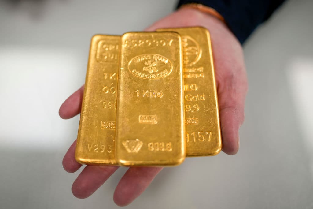 L’oro vola a nuovi massimi storici e supera per la prima volta i 5.000 dollari l’oncia